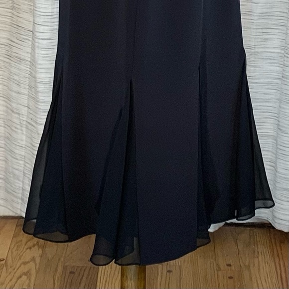 Rickie Freeman Teri Jon black sleeveless party dress. - Picture 15 of 16